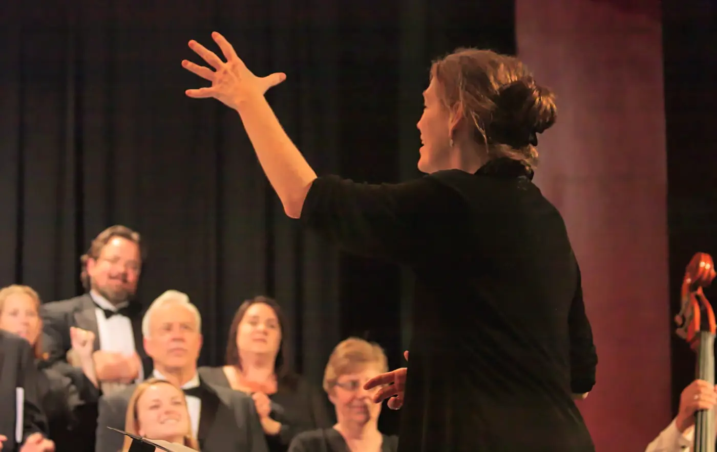 Barbara Lutz conducting the Greenbrier Valley Chorale